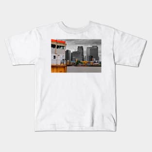 Canary Wharf London Docklands England UK Kids T-Shirt